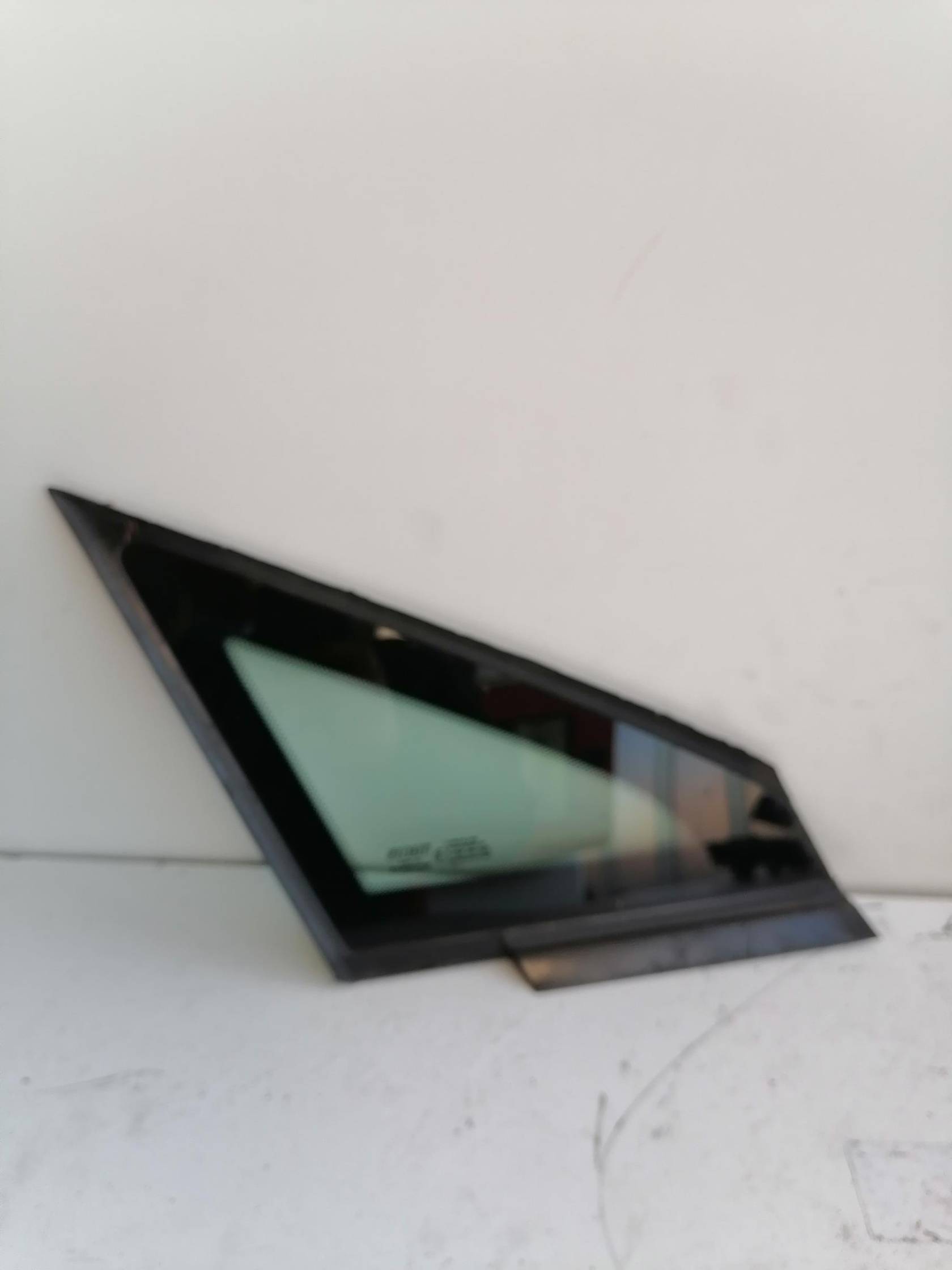 Fisso parafango ant. dx.